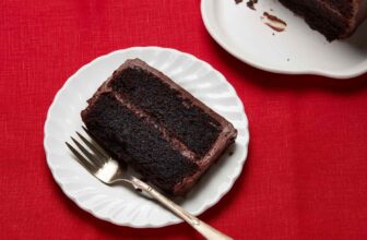 This Famous Singaporean Chocolate Cake Requires Li...