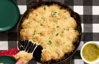 Easy, Cheesy Pull-Apart Garlic Knots