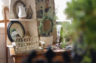 A Cozy Michigan Weekend: Vintage Shopping in an Ol...