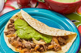 This 3-Ingredient Taquero-Style Guacamole Is a Gam...