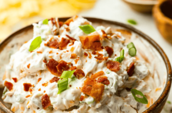 Loaded Baked Potato Dip (Easy Party Appetizer)