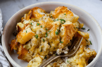 Hawaiian Roll Breakfast Casserole – Easy Christm...