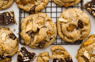 Easy Christmas Crack Cookies – Sweet, Salty ...