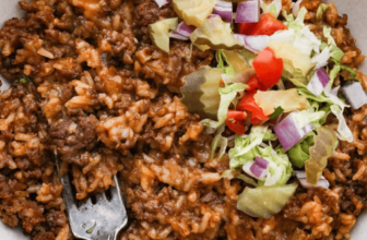 One Pan Cheeseburger Rice (Easy 30-Minute Dinner)
