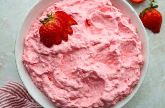 Strawberry Cottage Cheese Jello Salad (Like Grandm...