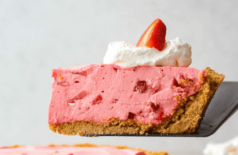 Easy No Bake Strawberry Cream Pie Recipe