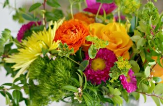 Create Lovely Floral Arrangements With Grocery Sto...