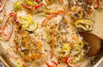 Creamy Pepperoncini Chicken (Easy One-Skillet Dinn...
