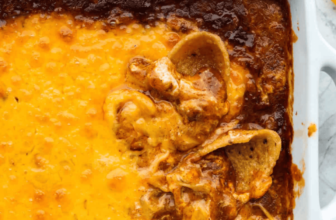 Cincinnati Chili Dip (Easy 3-Ingredient Skyline Di...